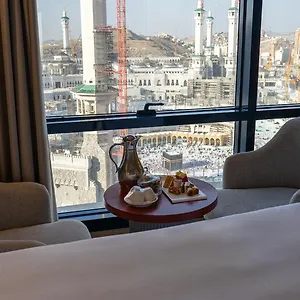 4* Hotel Al Safwah First Tower 1